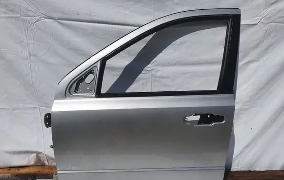 KIA Sorento Front door