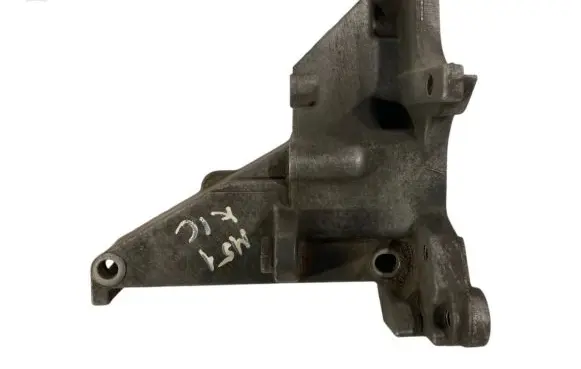 BMW 5 E39 Power steering pump mounting bracket 2245747 11162245747
