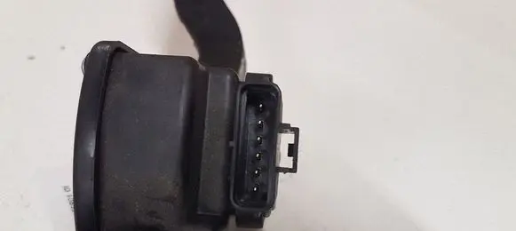 Hyundai Santa Fe Accelerator throttle pedal 327262B900