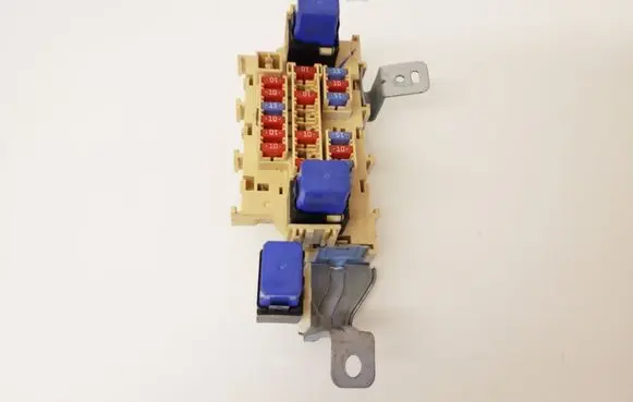 Nissan Note (E11) Fuse module