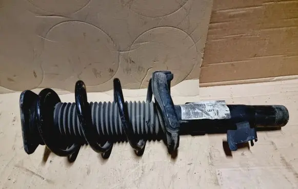 Volvo V40 Cross country Front shock absorber with coil spring 31387745 31406577