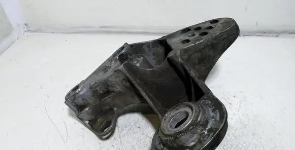 Volkswagen PASSAT B5.5 Engine mounting bracket 8E0199351