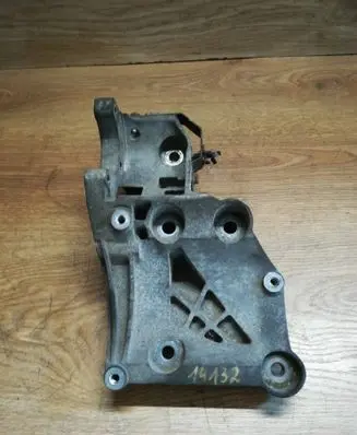 Opel Insignia A A/C compressor mount bracket 55562863 532274354