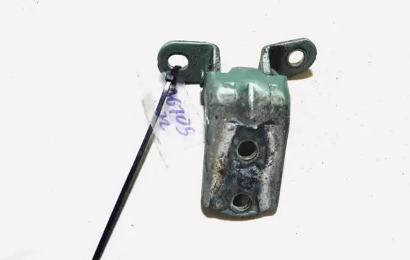Hyundai Getz Rear door lower hinge