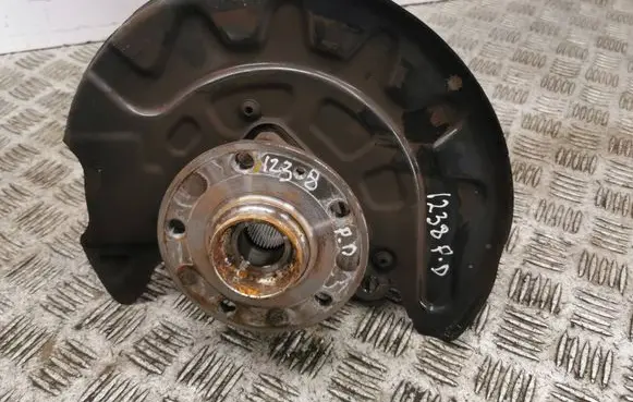 Volkswagen Golf VIII Front wheel hub