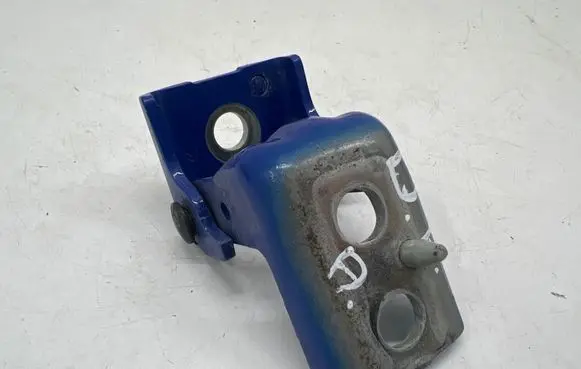 Opel Mokka B Front door lower hinge 