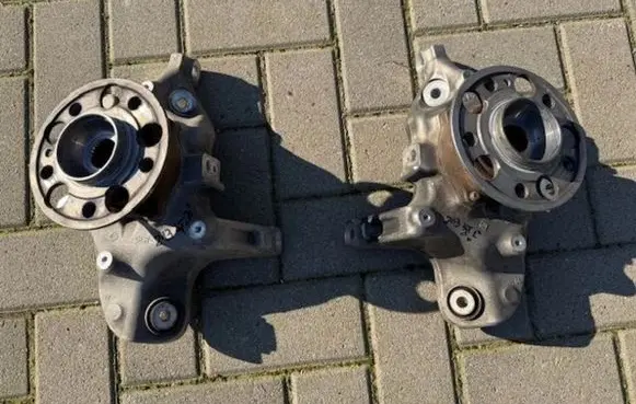 Mercedes-Benz E W213 Rear wheel hub A2133572600 A2133572500