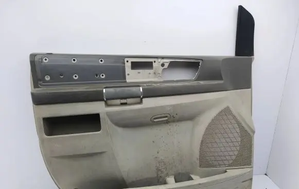 Chrysler Town & Country V Front door card panel trim