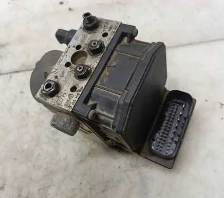 Volkswagen PASSAT B5.5 ABS Pump 4B0614517G 0265225124