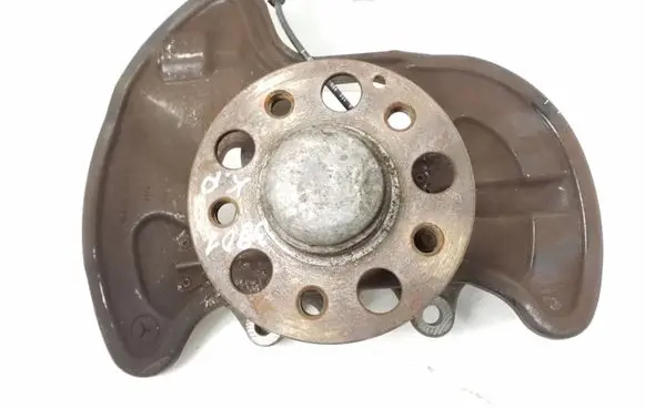 Mercedes-Benz SLK R172 Front wheel hub A2043320101