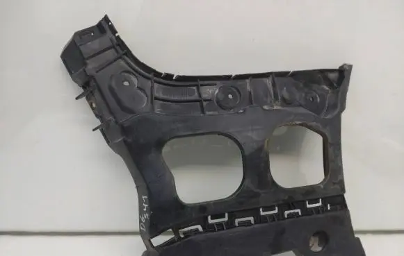 Rear bumper mounting bracket