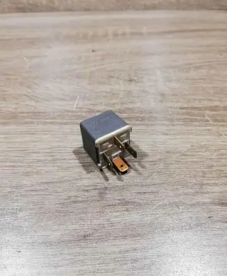 Volkswagen PASSAT B5.5 Other relay 141951253b