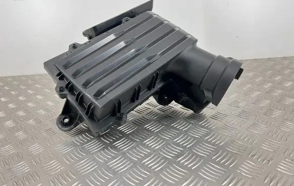 Volkswagen Tiguan Air filter box 5Q0129620D 5QF129601F