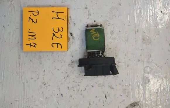 Mercedes-Benz Vito Viano W638 Heater blower motor/fan resistor 8974654
