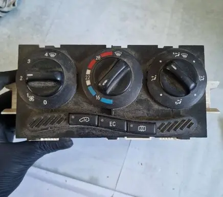 Mercedes-Benz A W168 Climate control unit 1688300485 K110699