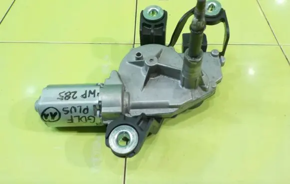 Volkswagen Golf V Rear window wiper motor 0390201809