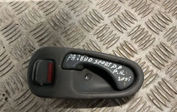 Mitsubishi Pajero Sport I Front door interior handle 