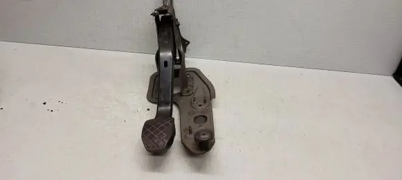 Volkswagen Transporter - Caravelle T5 Brake pedal 7H17210578
