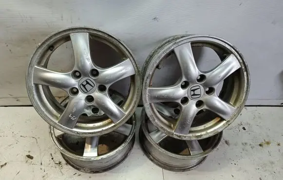 R16 alloy rim