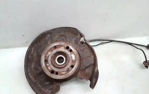 Mercedes-Benz E W210 Rear wheel hub