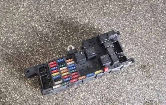 Volvo S60 Fuse module 518322326