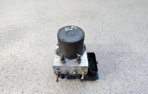 Mercedes-Benz E C207 W207 ABS Pump A2124312912