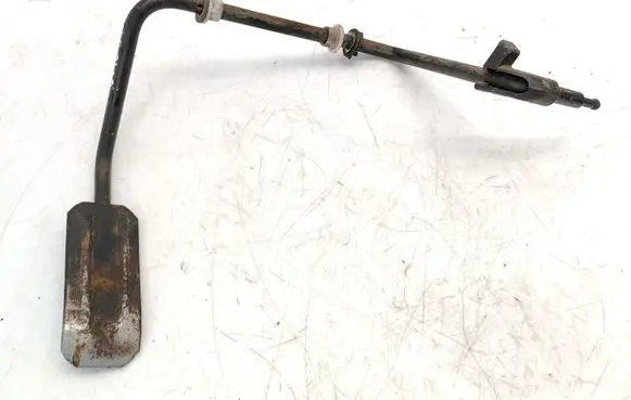 Volkswagen Polo II 86C 2F Accelerator throttle pedal 867721509