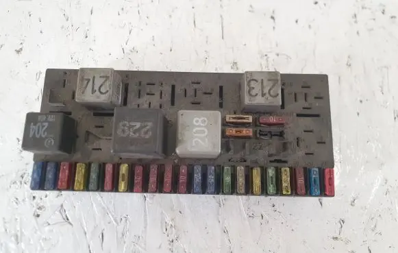 Audi 80 90 S2 B4 Fuse module 443941822B 2284