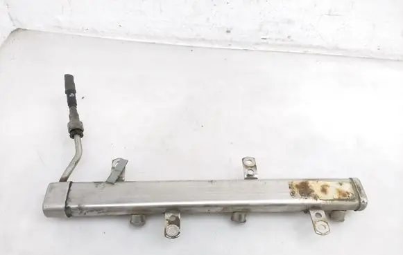 Chrysler Grand Voyager V Fuel main line pipe