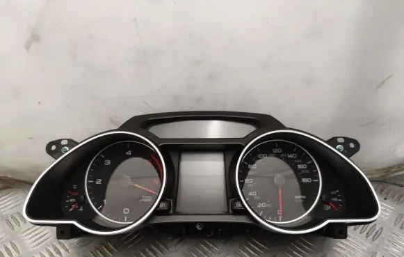 Audi A5 8T 8F Speedometer (instrument cluster) 8T0920981B