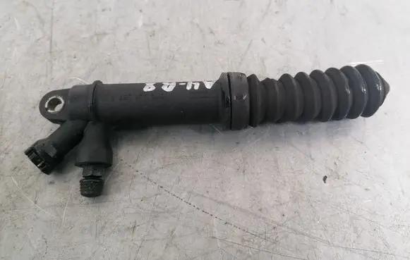 Clutch slave cylinder