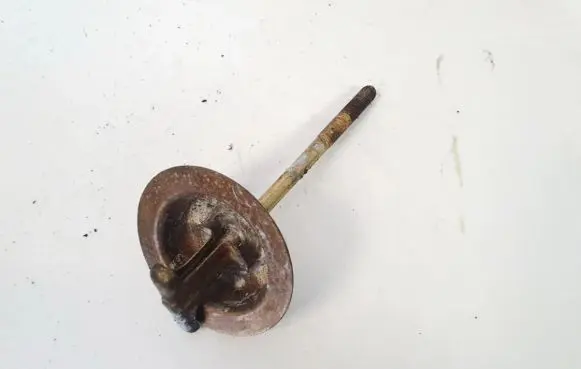 Toyota Avensis T220 Spare wheel bolt 