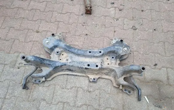 Toyota RAV 4 (XA40) Front axle beam 