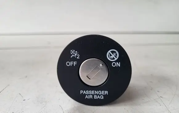 Hyundai Kona I Passenger airbag on/off switch 