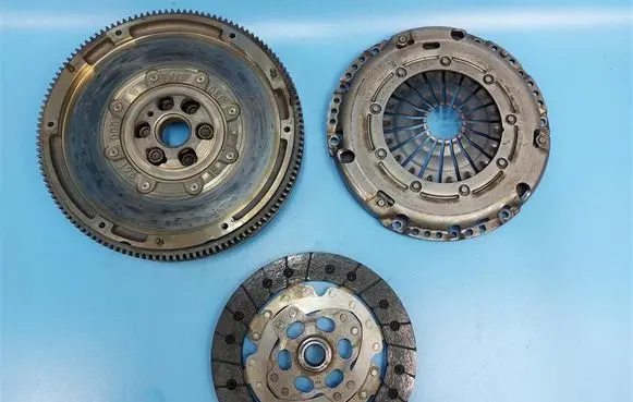Skoda Octavia Mk3 (5E) Dual mass flywheel 04C105266E