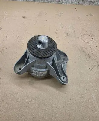 Mercedes-Benz C AMG W205 Engine mount bracket A2052408600