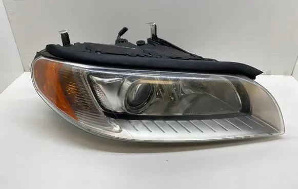 Volvo V70 Headlight/headlamp 31353535