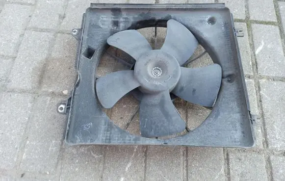 Honda CR-V Radiator cooling fan shroud