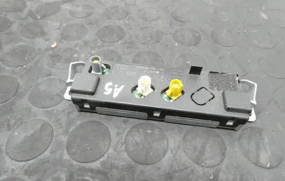 Audi A5 8T 8F Aerial antenna amplifier 8T0035225J