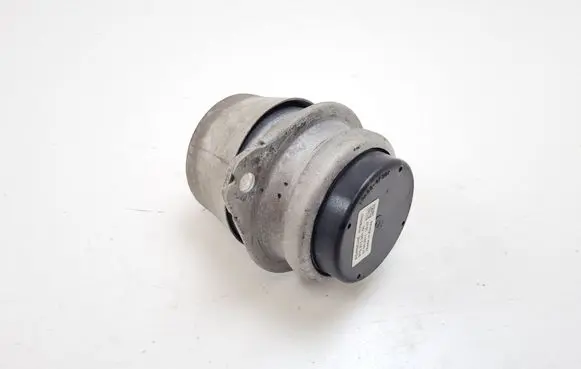 Engine mount bracket