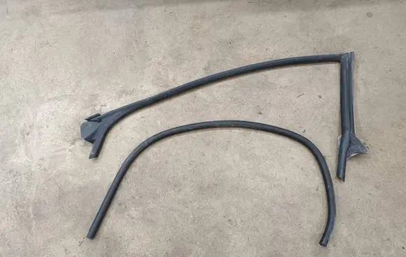 Front door rubber seal