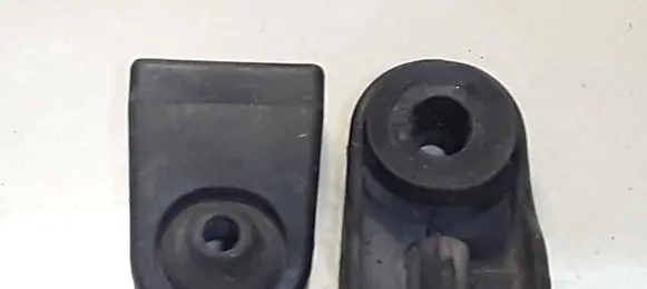 Radiator mount bracket