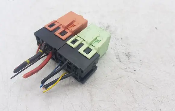 BMW 7 E38 Other relay 8373700