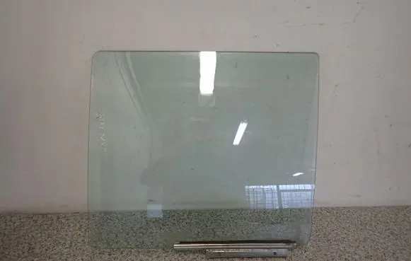 Suzuki Swift I Sliding door window/glass 