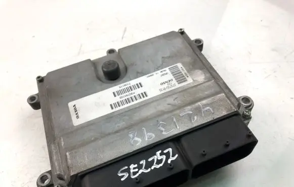 Volvo S40 Engine control unit/module ECU P30743102