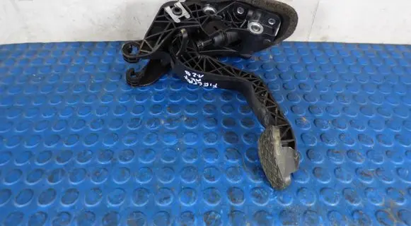 Ford Fiesta Clutch pedal CARTAY117B633AE AY117B633AE 01630609