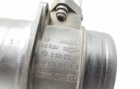 Volkswagen Touareg I Mass air flow meter 074906461B 0281002461