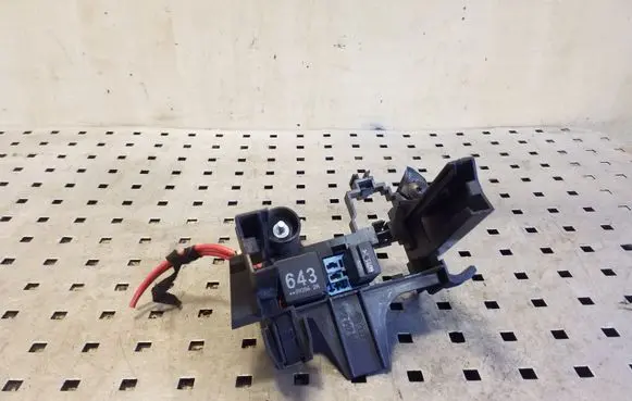 Audi A4 S4 B8 8K Relay mounting block 8K2937503A