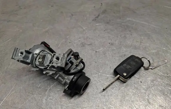 Volkswagen Golf V Ignition lock 1K0905851B 1K0905865