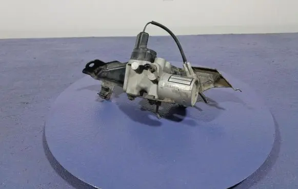 Toyota Prius (NHW20) Master brake cylinder 4727047010